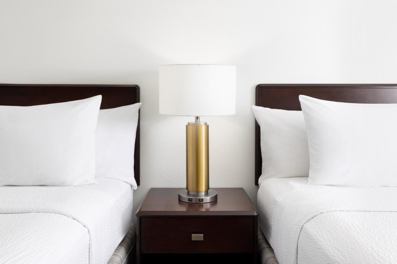 Springhill Suites Fresno Esterno foto
