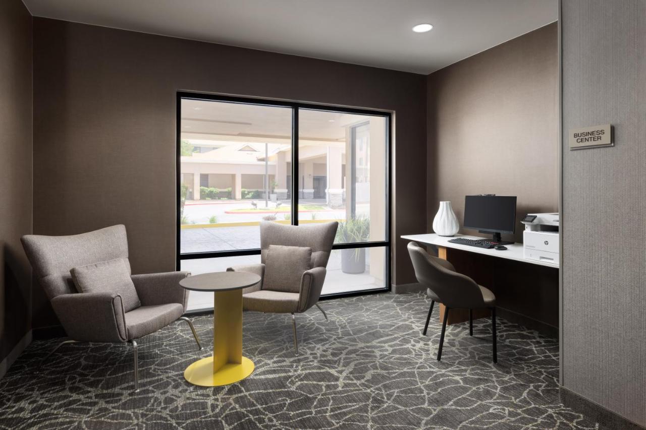 Springhill Suites Fresno Esterno foto