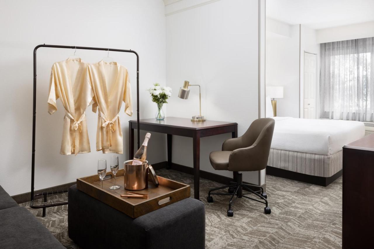 Springhill Suites Fresno Esterno foto