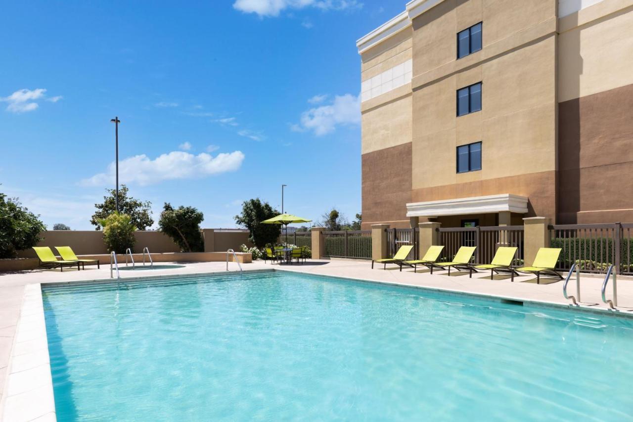 Springhill Suites Fresno Esterno foto