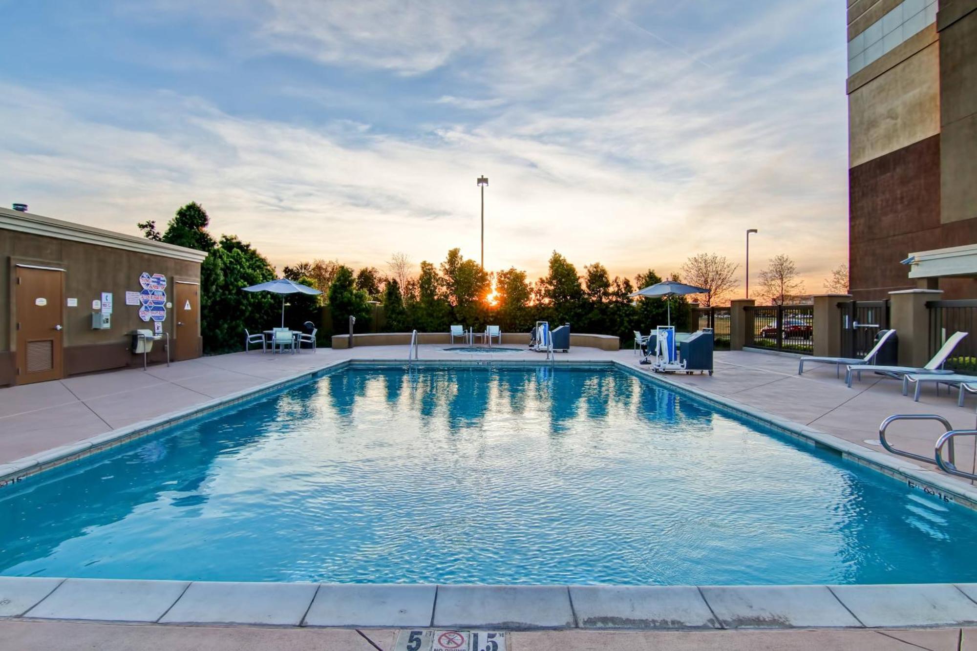 Springhill Suites Fresno Esterno foto