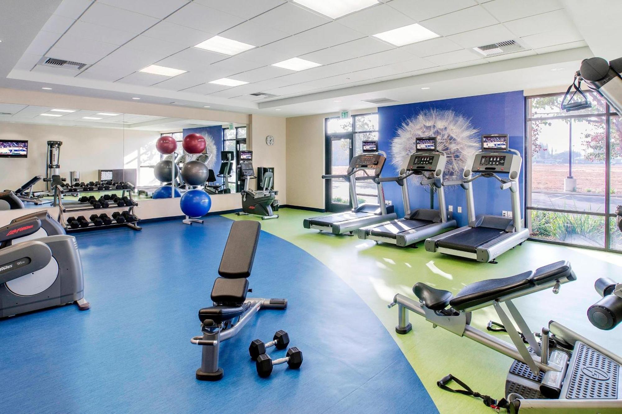 Springhill Suites Fresno Esterno foto
