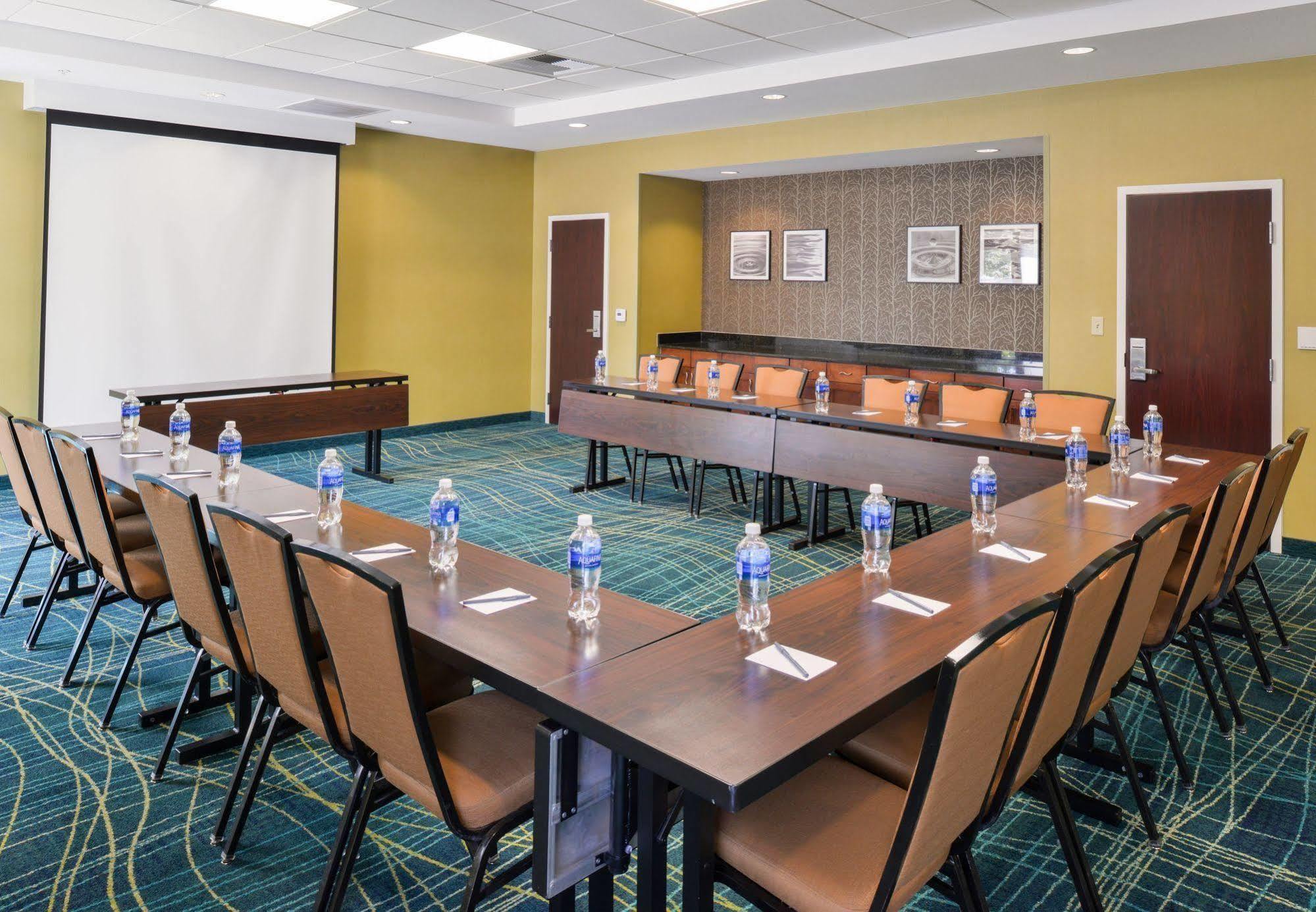 Springhill Suites Fresno Esterno foto